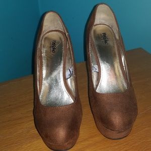 Brown suede wedges 5.5